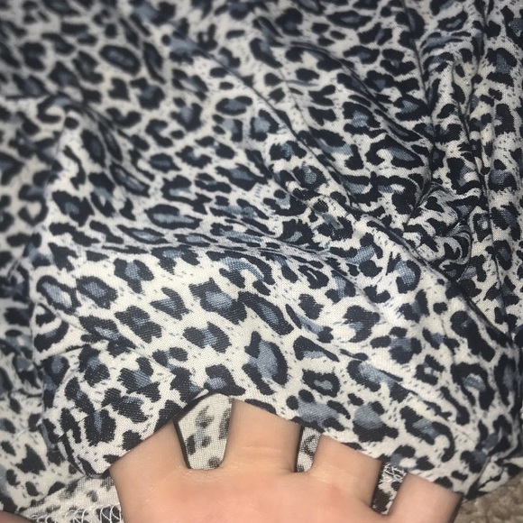 leopard print halter crop - Picture 2 of 3